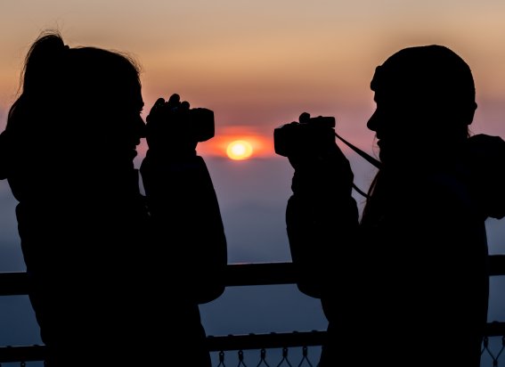Zwei Fotografinnen