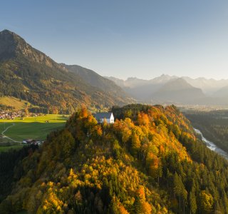 Schöllanger Burgkirche im Herbst