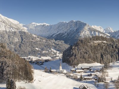 Tiefenbach an einem perfekten Wintertag