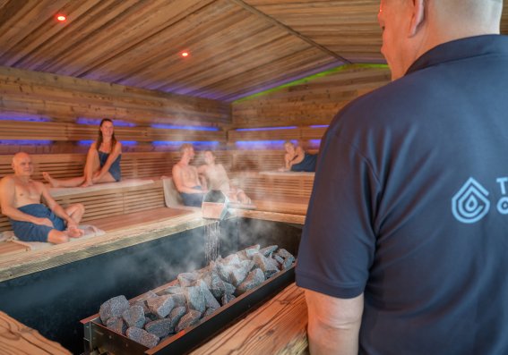 Aufguss in der Alpensauna