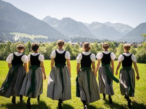 Mädels in Tracht