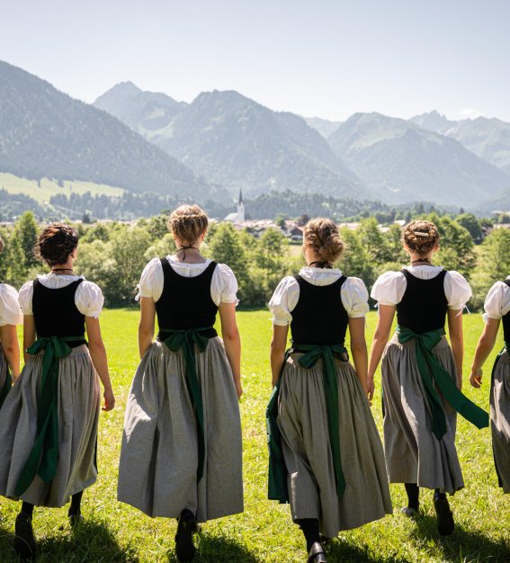 Mädels in Tracht
