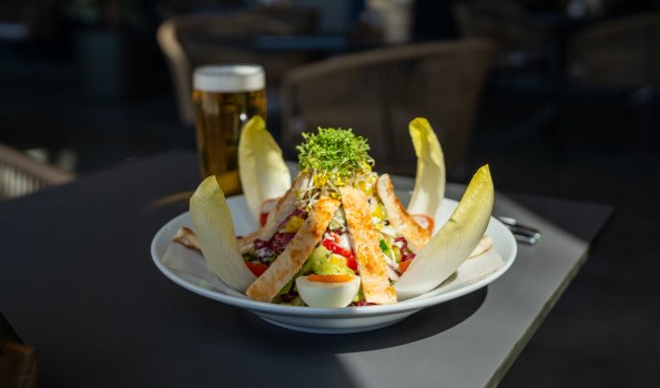 Blattsalat mit Hähnchenstreifen