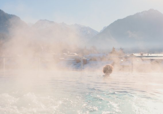 Dampfender Infinity Pool