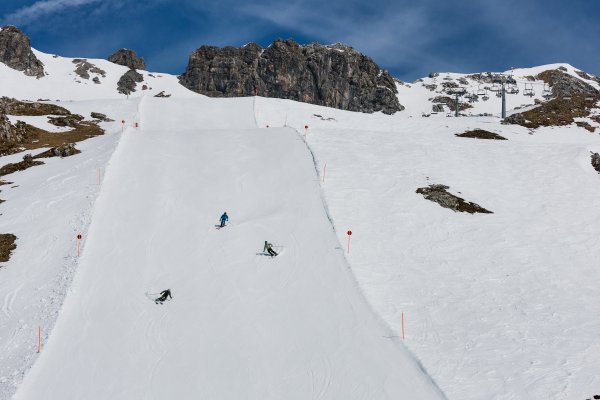 Geschwind die Piste hinab