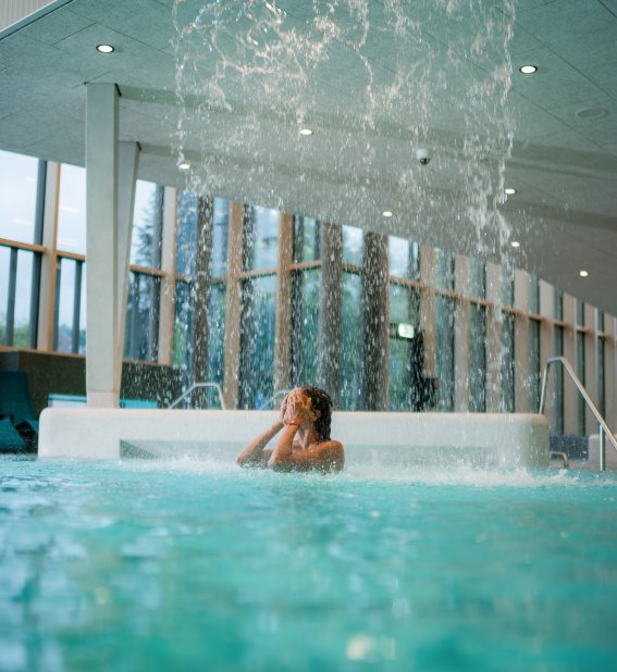 Entspannung unter dem Stuibenfall der Therme