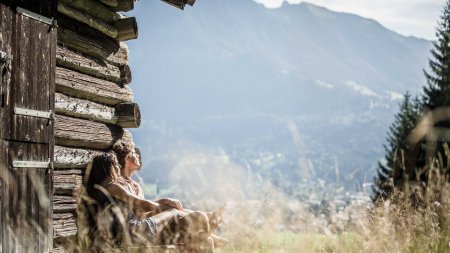 Entspannung vor der Hütte