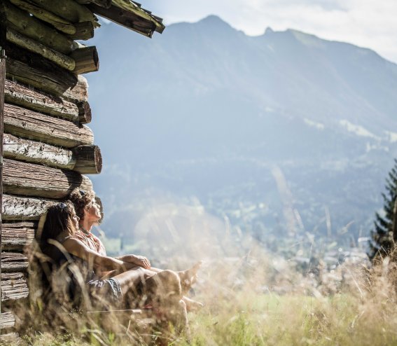 Entspannung vor der Hütte