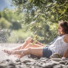 Kneippen am Bach
