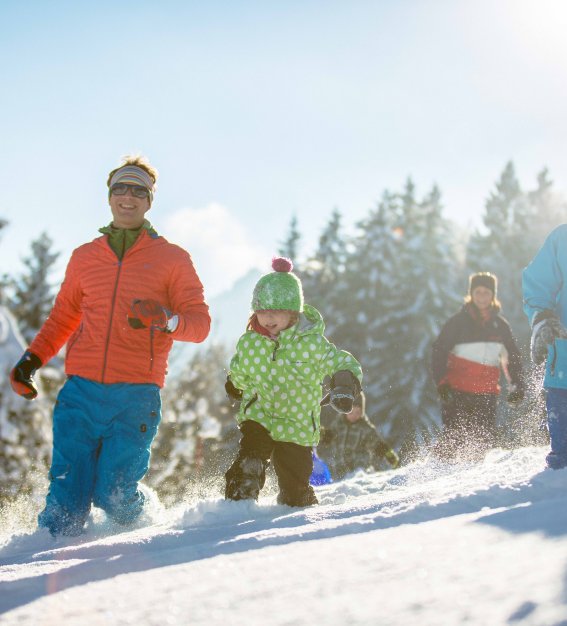 Familie im Schnee