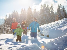 Familie im Schnee