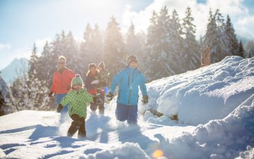 Familie im Schnee