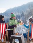 Familie im Liegestuhl