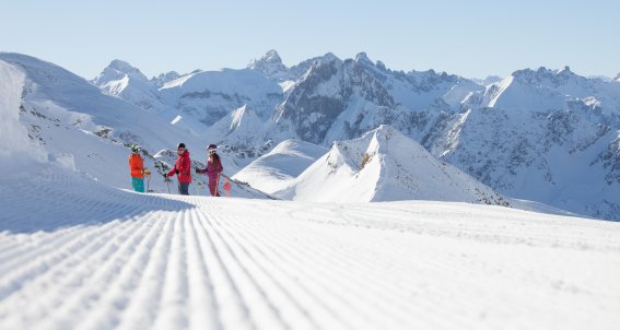 Skitag auf frisch gewalzten Pisten