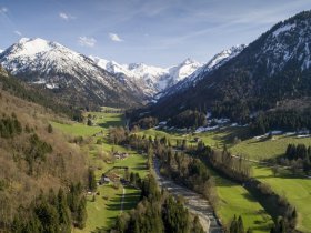 Drohnenaufnahme über dem Trettachtal