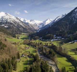 Drohnenaufnahme über dem Trettachtal