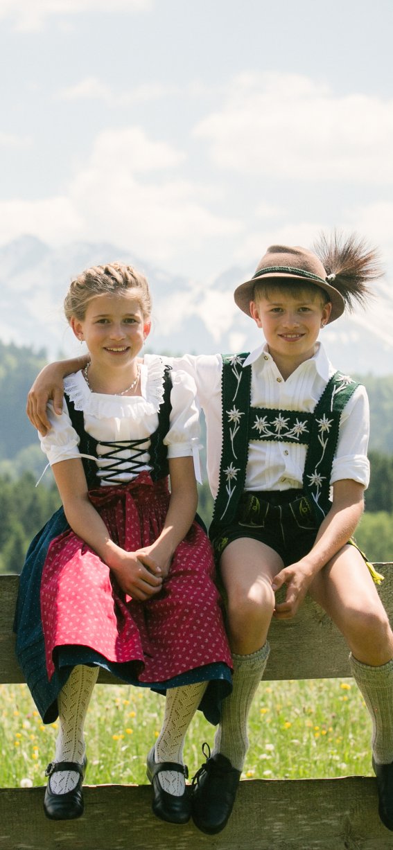 Kinder in Tracht