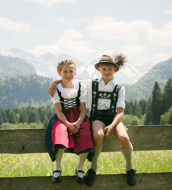 Kinder in Tracht