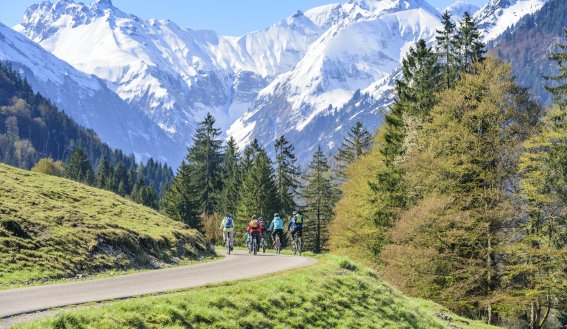 Radfahren vor malerischer Kulisse