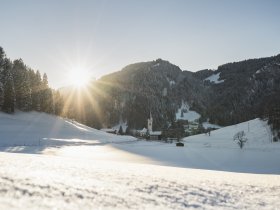 Winterlicher Blick auf die Tiefenbacher Kirche