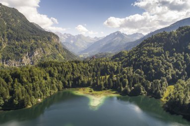 Freibergsee und Stillachtal - mit Blick auf die Skiflugschanze