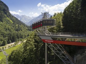 Sprungrichterturm an der Skiflugschanze