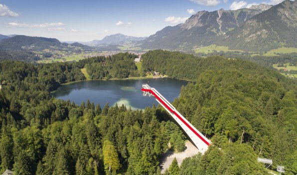 Schanze und See - Panoramablick auf Oberstdorf