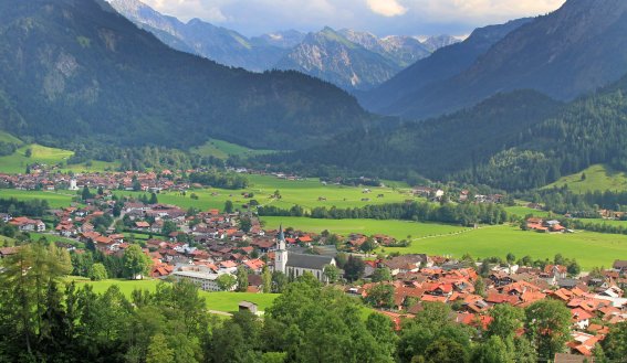 Blick über Hindelang in Richtung Hinterstein