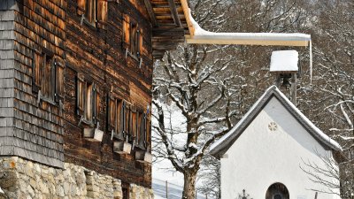 ein Bergdorf im Winter