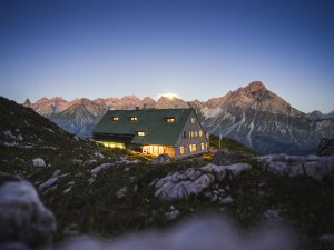 Blaue Stunde an der Mindelheimer Hütte