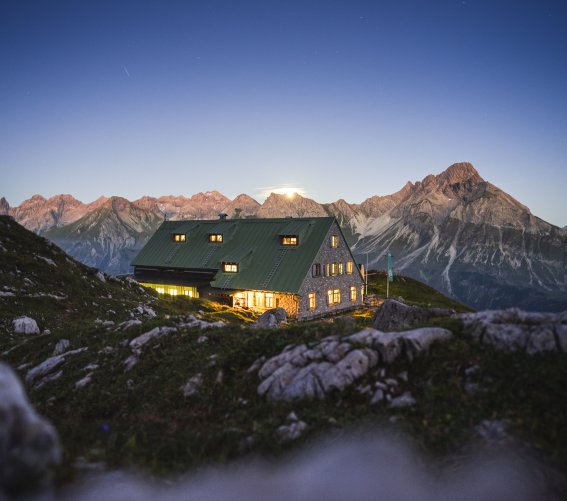 Blaue Stunde an der Mindelheimer Hütte