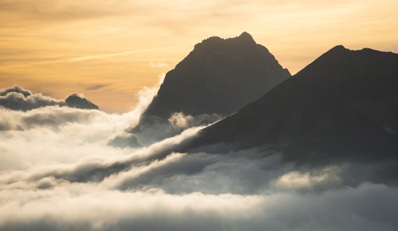 Berge im Wolkenmeer