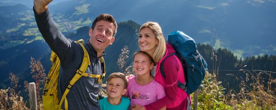 Bitte lächeln! Wer würde hier nicht neidisch werden? Ein Urlaub in den Allgäuer Alpen bei Oberstdorf bleibt in Erinnerung.