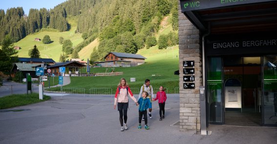 Mit der Nebelhornbahn in Oberstdorf im Allgäu geht es hoch hinaus. Egal ob jung oder alt, die Fahrt mit der Bahn ist ein Erlebnis.