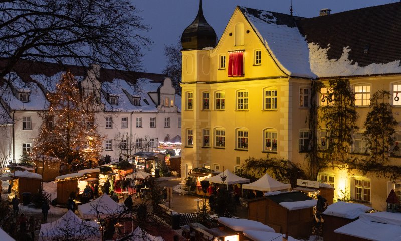 Isnyer Schlossweihnacht Schlossinnenhof Ernst Fesseler