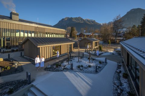 In der Therme Oberstdorf gibt es zwei Saunen im Innenbereich und 3 Saunen im Saunagarten mit Blick auf die Allgäuer Berge.
