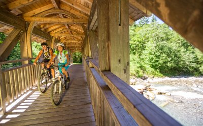 In Oberstdorf im Oberallgäu gibt es zahlreiche Fahrradwege. Hier ist garantiert für alle das passende dabei.