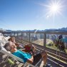 Perfekte Wanderpause auf dem Fellhorn In der Sonne auf dem Fellhorn liegen, sich ein kühles Getränk gönnen und den Blick über die Allgäuer Berge schweifen lassen - kann ein Wanderurlaub schöner sein?