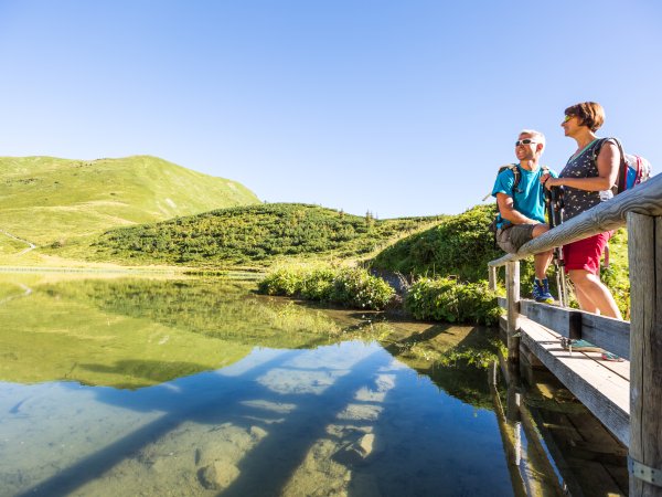 Ein Platz zum Innehalten Am malerische Schlappoldsee am Fellhorn lässt sich perfekt innehalten und das umliegende Bergpanorama genießen.