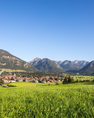 Idyllisch gelegen am Fuße der Alpen