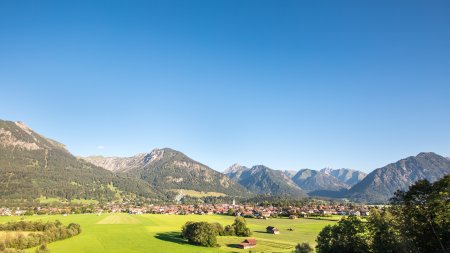 Verschiedenste Wanderwege und Biketouren starten von Oberstdorf aus.