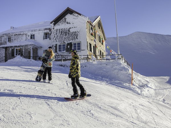 Rauf aufs Brett und los. Für jeden Boarder ist das Skigebiet am Nebelhorn bei Oberstdorf ein wahrer Fahrgenuss.