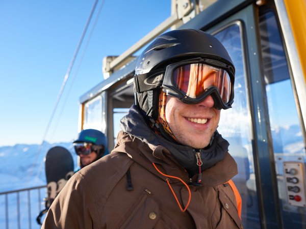 Während der Fahrt mit der Nebelhornbahn zum Gipfel steigt die Vorfreude auf einen traumhaften Skitag in Deutschlands größten Skigebiet.