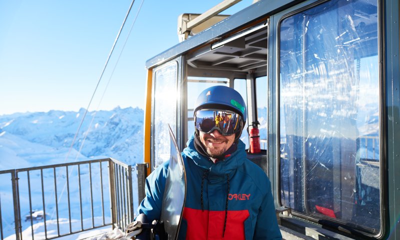 Erlebe im Urlaub tolle Ski & Snowboard Tage in Oberstdorf. Die ersten Bahn am morgen, ist oft die schönste.
