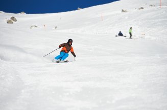 Top Pisten am Nebelhorn Skifahrer erwarten am Nebelhorn in Oberstdorf Top Pisten bis auf 2000 Meter und eine lange Talabfahrt.