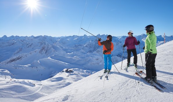 Skifahren vor traumhaftem Panorama am Nebelhorn