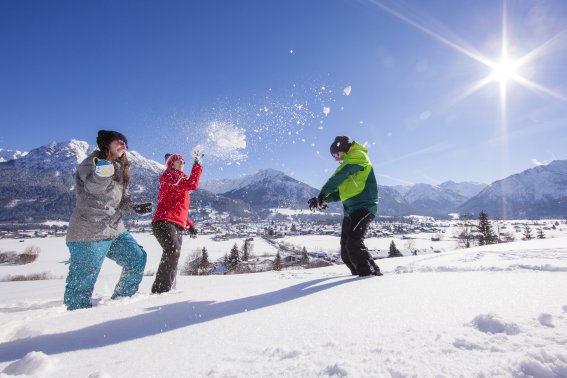 Wer baut den schönsten Schneeball?