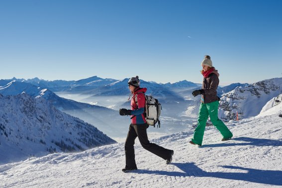Vor uns die Berge, unter uns das Tal. Oberstdorf mit seinen Bergen ist immer einen Ausflug wert, mit Schnee oder ohne.
