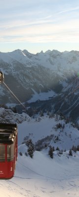 In der Gondel heißt es, einfach mal die Füße still halten und genießen, denn diese Aussicht auf die Alpenwelt des Allgäus hat man nicht alle Tage.