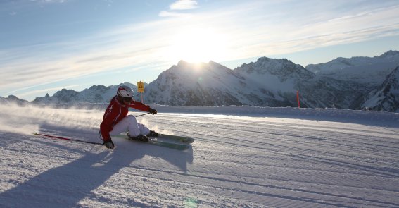 Skifahren am Walmendingerhorn Skifahren kann so romantisch sein! Vor allem, wenn die Sonne das Alpenpanorama nochmal in glänzendes weiß taucht.
